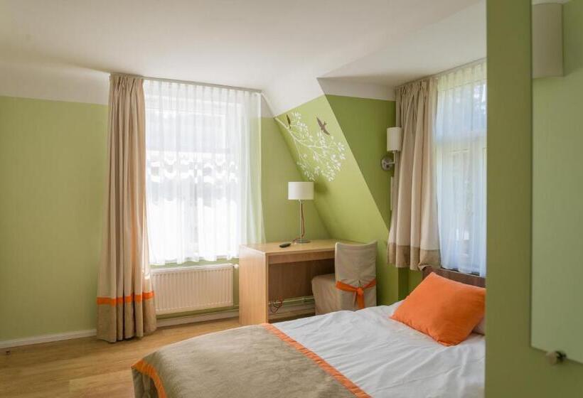 اتاق استاندارد یک نفره, Martas Nams