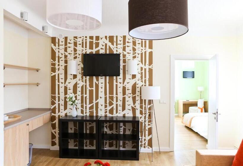 اتاق خانوادگی, Martas Nams