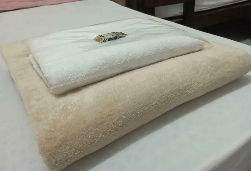 ルームシェアのワンベッド, Hostel Do Gui