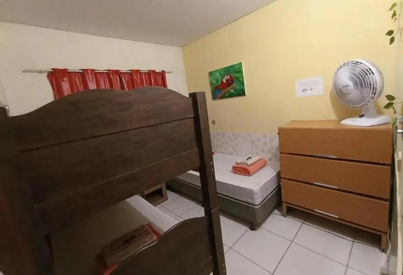 ルームシェアのワンベッド, Hostel Do Gui
