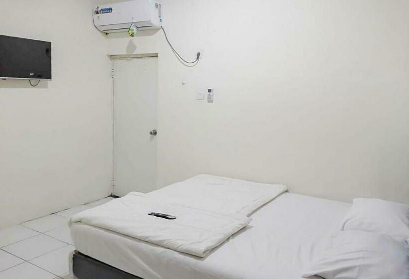 Номер Стандарт, Agnes Residence Near Blok M Mitra Reddoorz