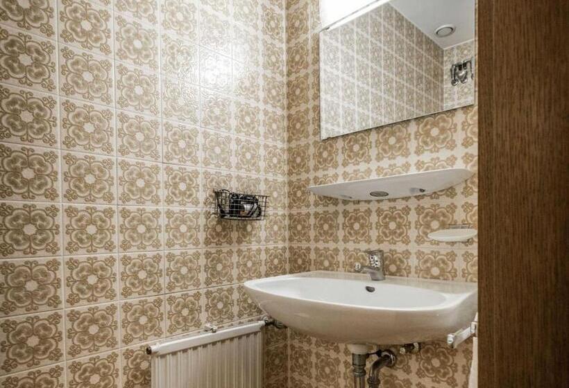 Standard Yhden Hengen Huone, Am Rupertuspark