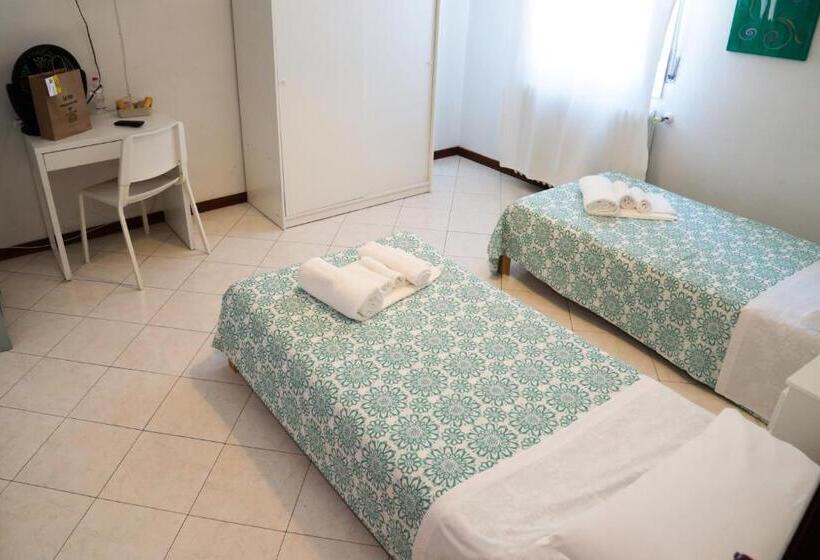 اتاق استاندارد با سرویس بهداشتی مشترک, Guest House Malaguzzi