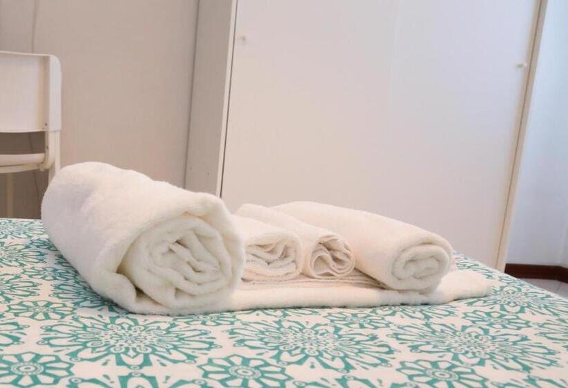 اتاق استاندارد با سرویس بهداشتی مشترک, Guest House Malaguzzi