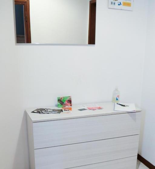 اتاق استاندارد سه تخته با سرویس بهداشتی مشترک, Guest House Malaguzzi