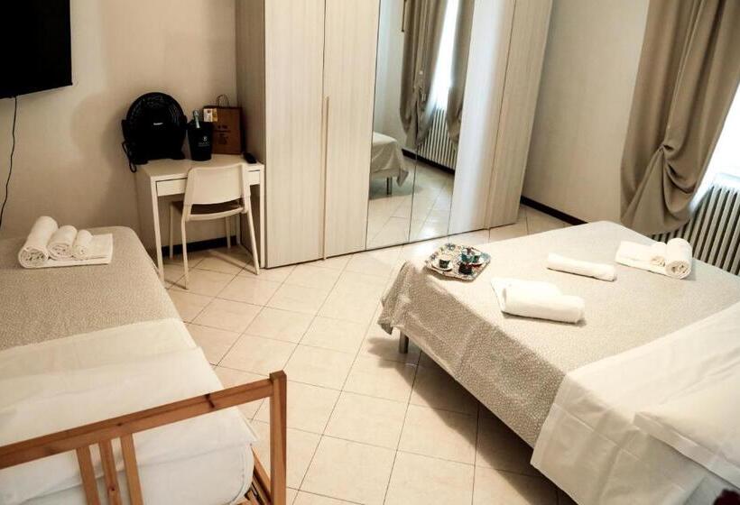 اتاق استاندارد سه تخته با سرویس بهداشتی مشترک, Guest House Malaguzzi