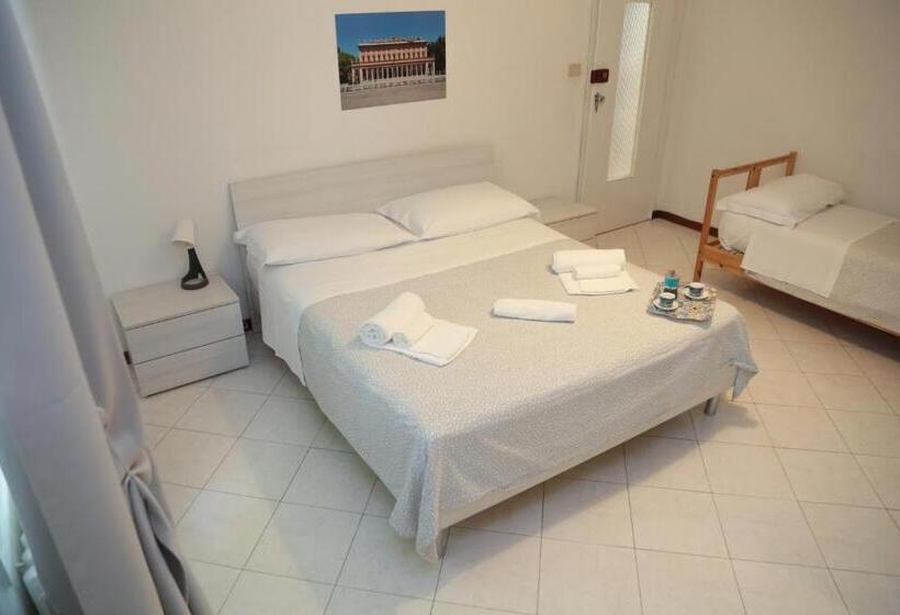 اتاق استاندارد سه تخته با سرویس بهداشتی مشترک, Guest House Malaguzzi