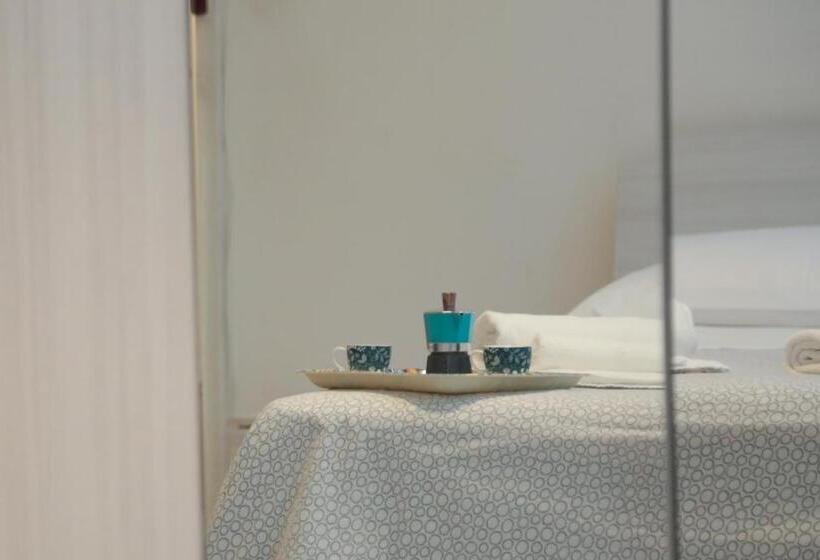 اتاق استاندارد سه تخته با سرویس بهداشتی مشترک, Guest House Malaguzzi