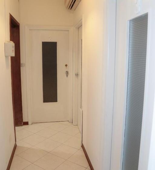 اتاق استاندارد سه تخته با سرویس بهداشتی مشترک, Guest House Malaguzzi