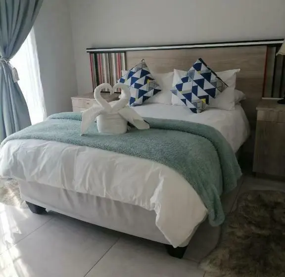 プールビュースタンダードルーム, Ndzuti Guest House
