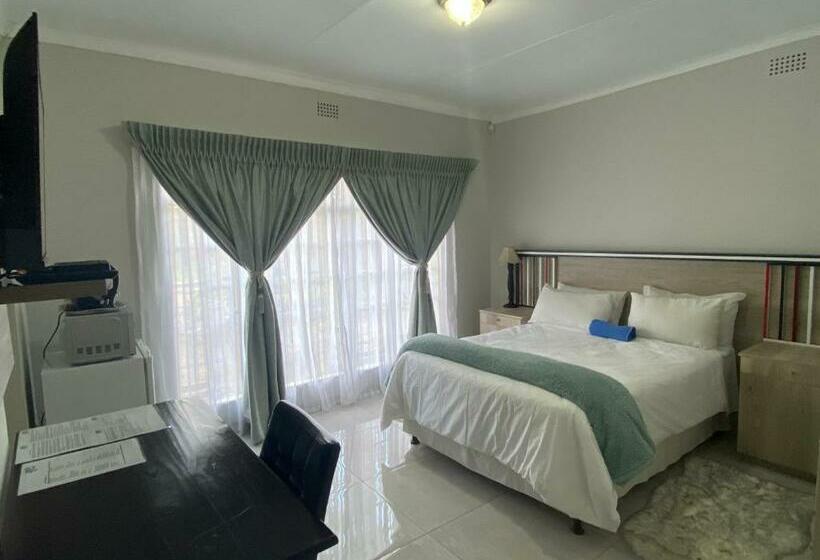 プールビュースタンダードルーム, Ndzuti Guest House