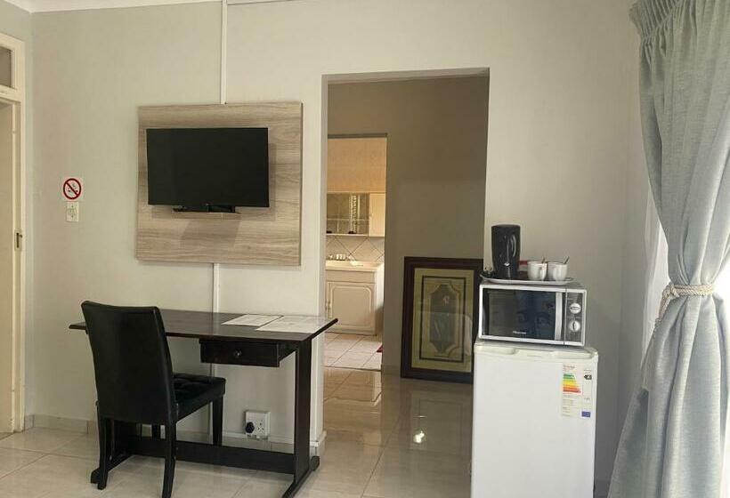 プールビュースタンダードルーム, Ndzuti Guest House