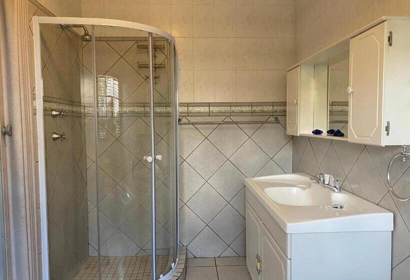 プールビュースタンダードルーム, Ndzuti Guest House