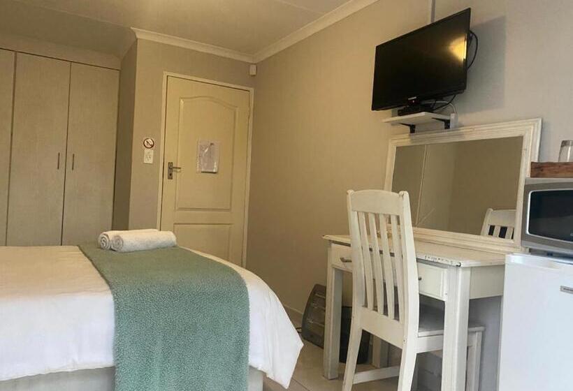Номер Стандарт с Балконом, Ndzuti Guest House