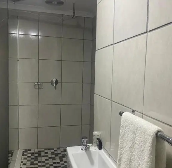 バルコニー付きスタンダードルーム, Ndzuti Guest House