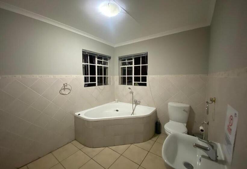 バルコニー付きデラックスルーム, Ndzuti Guest House