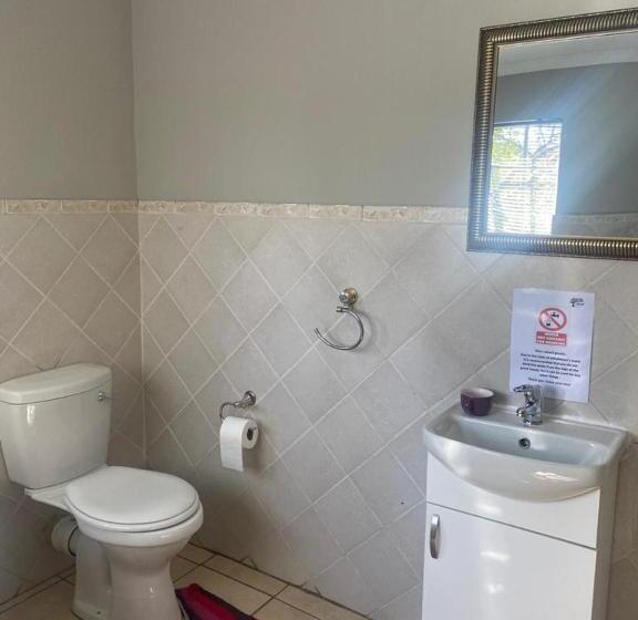 バルコニー付きデラックスルーム, Ndzuti Guest House