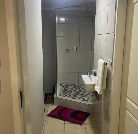 Номер Стандарт с Балконом, Ndzuti Guest House