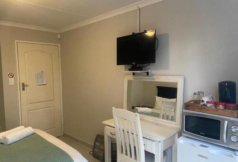 バルコニー付きスタンダードルーム, Ndzuti Guest House