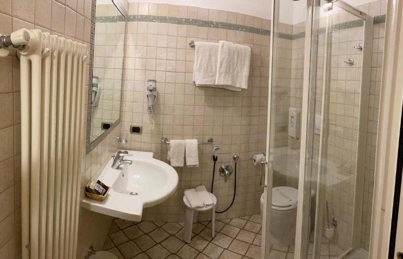 חדר סטנדרט, La Sismonda