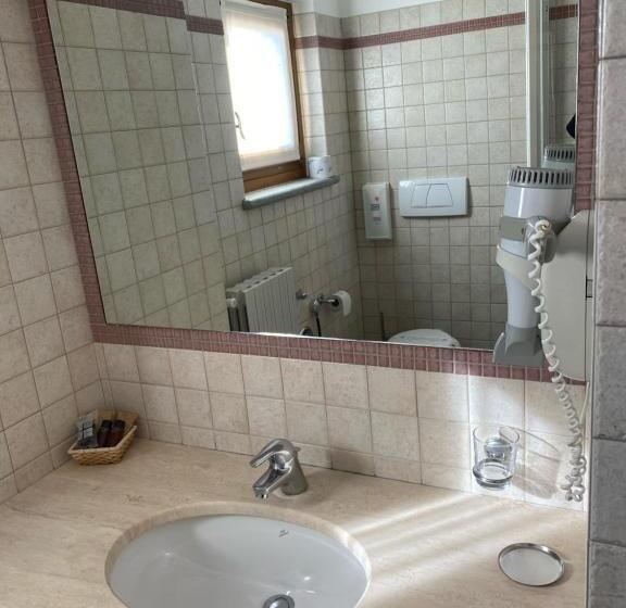 חדר סטנדרט, La Sismonda