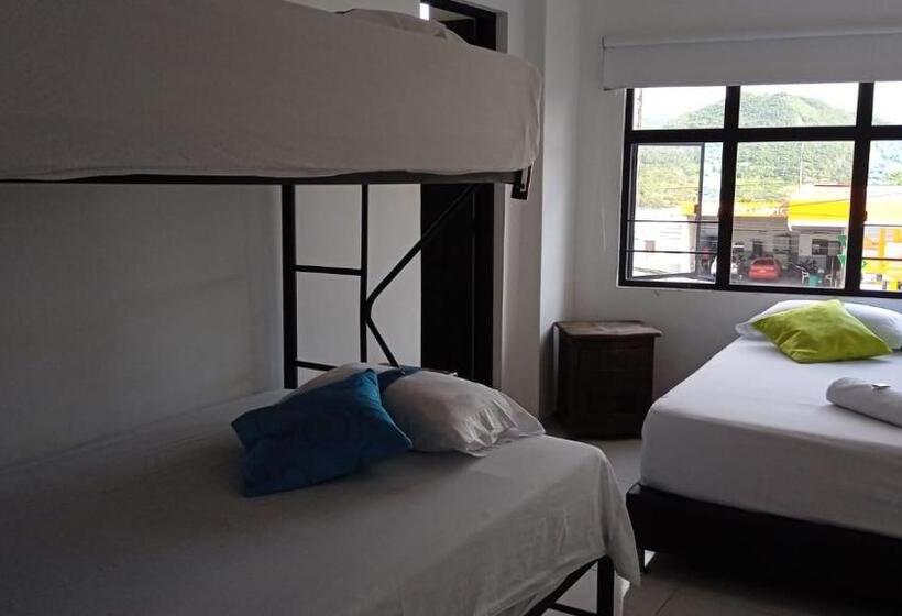 패밀리 룸, Anapoima Plaza In