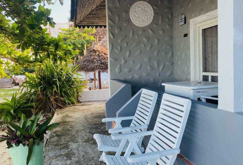 غرفة ديلوكس مطلّة علي البحر مزوَّدة بشُرفة, B4 Boutique