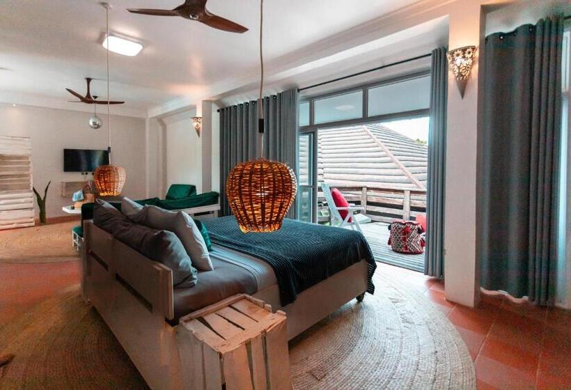 غرفة قياسية, B4 Boutique