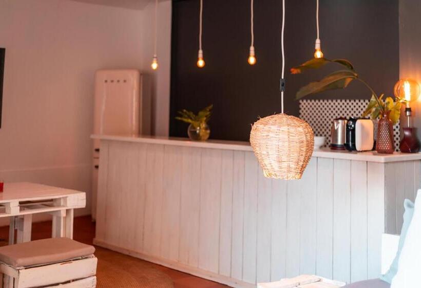 غرفة قياسية, B4 Boutique