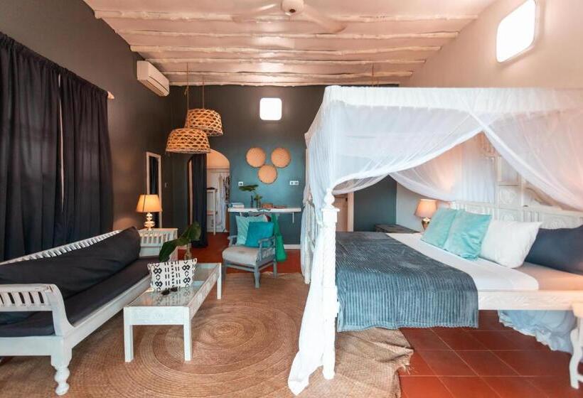 غرفة ديلوكس مطلّة علي البحر مزوَّدة بشُرفة, B4 Boutique