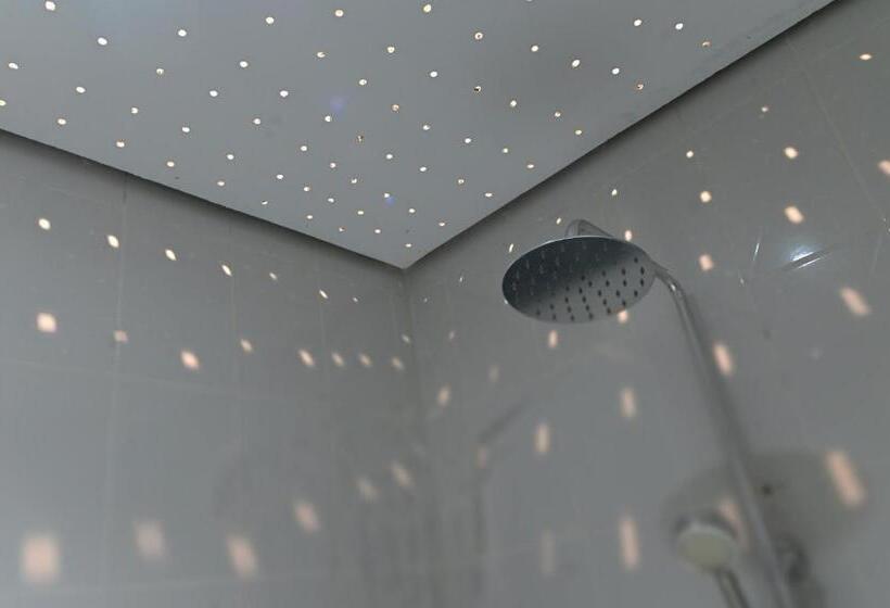 غرفة ديلوكس مطلّة علي البحر مزوَّدة بشُرفة, B4 Boutique