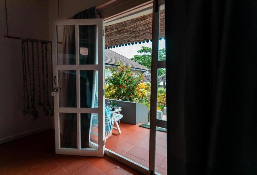 غرفة ديلوكس مطلّة علي البحر مزوَّدة بشُرفة, B4 Boutique