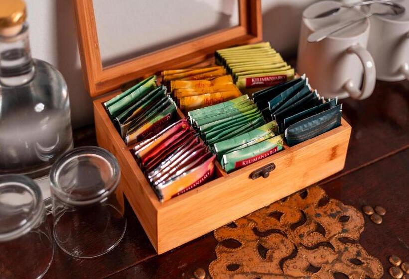 غرفة قياسية مطلّة علي حمام السباحة, B4 Boutique