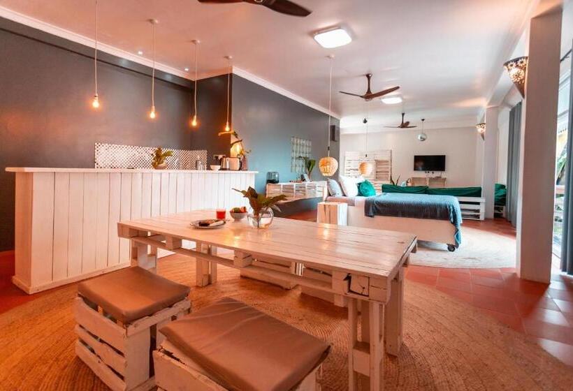 غرفة قياسية, B4 Boutique