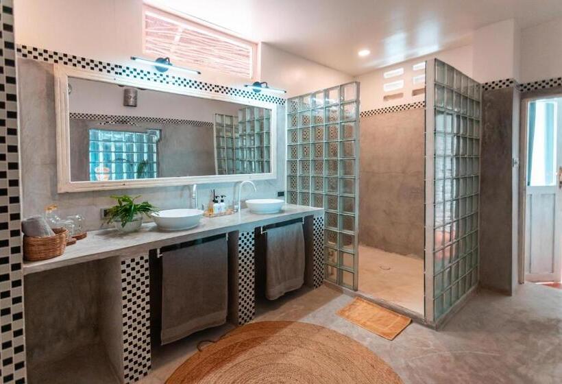 غرفة قياسية, B4 Boutique