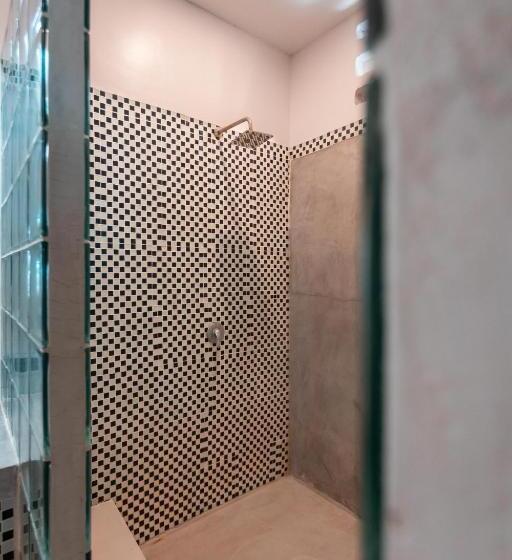 غرفة قياسية, B4 Boutique