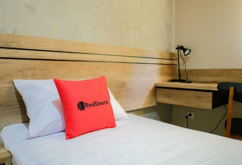 Номер Стандарт, Reddoorz  Near Trans Studio Mall Cibubur 3