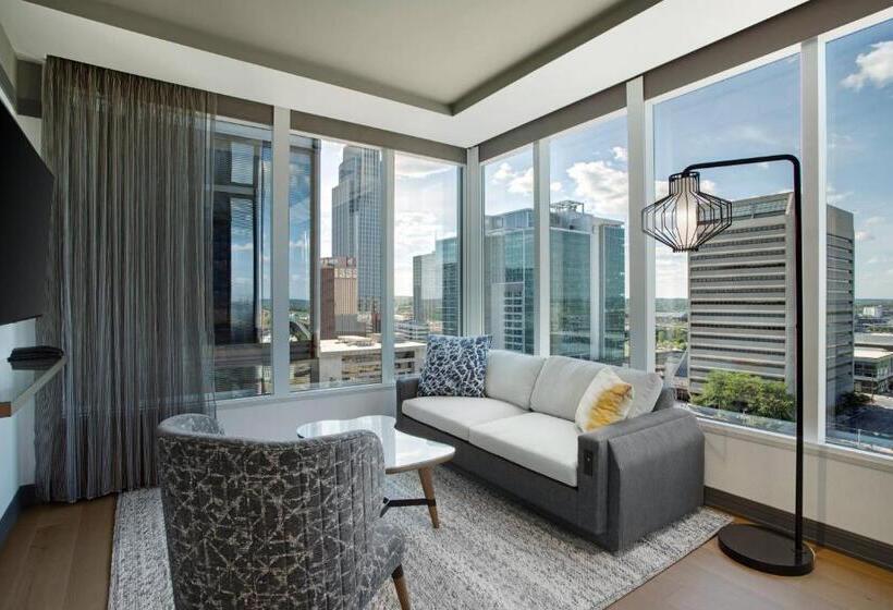 جناح سرير كينج, The Farnam, Autograph Collection