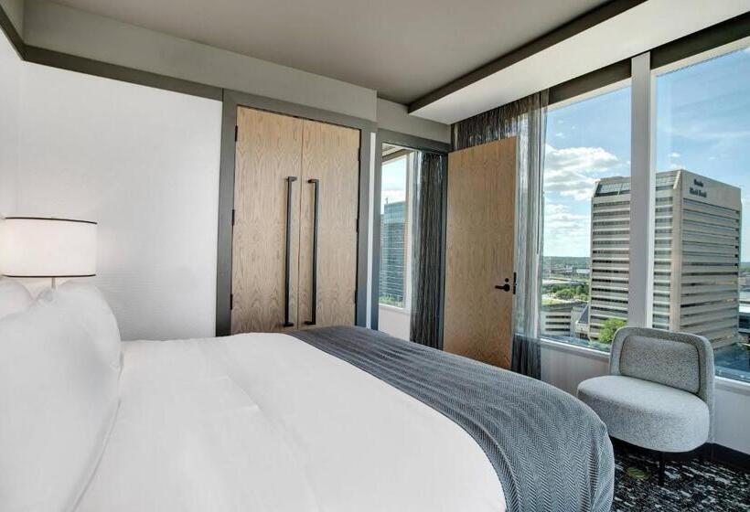 جناح سرير كينج, The Farnam, Autograph Collection