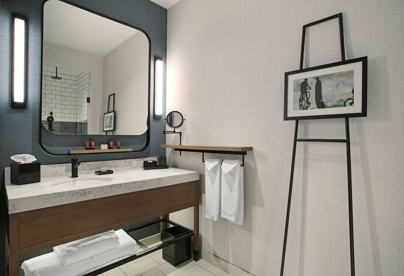 غرفه قياسيه سريرين مزدوجين, The Farnam, Autograph Collection