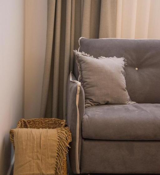 سوئیت با وان آب گرم, Korpa Deli Rooms Spa