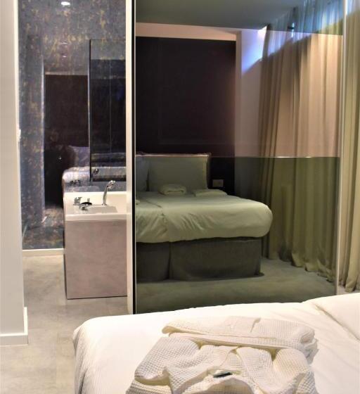 سوئیت با وان آب گرم, Korpa Deli Rooms Spa