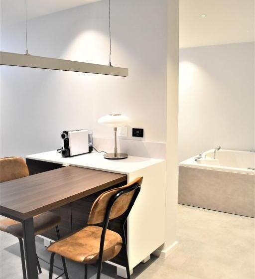 سوئیت با وان آب گرم, Korpa Deli Rooms Spa