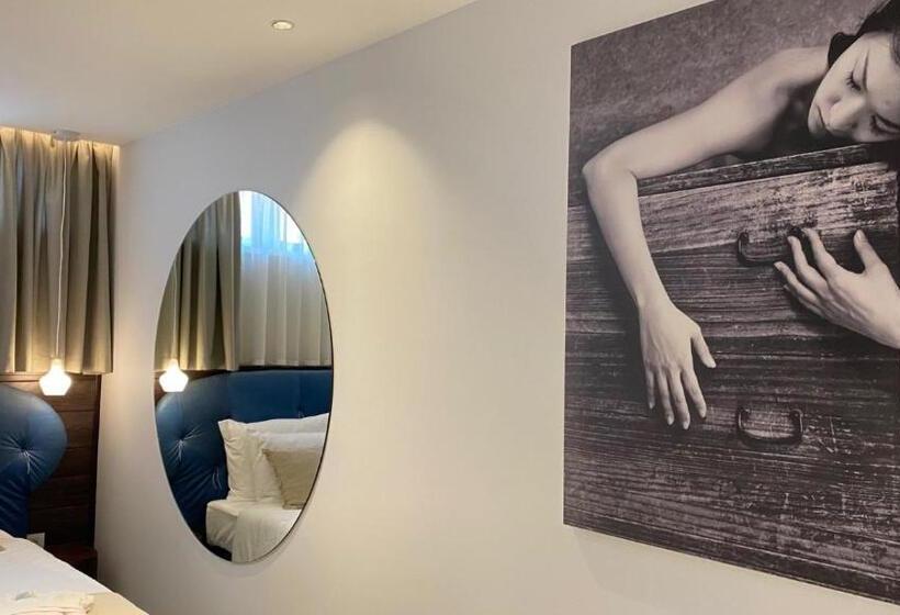 سوئیت با وان آب گرم, Korpa Deli Rooms Spa