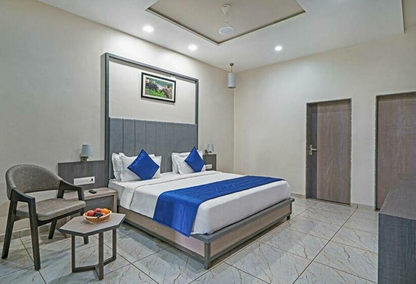 חדר קלאסי, Sterling Gir