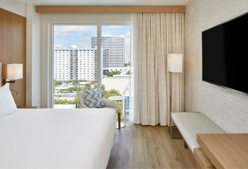 带大床的标准间, Ac Hotel By Marriott Fort Lauderdale Beach