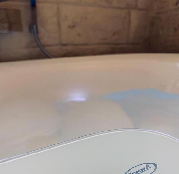 غرفة قياسية مزوَّدة بجاكوزي, Classe 51   B&b Con Jacuzzi