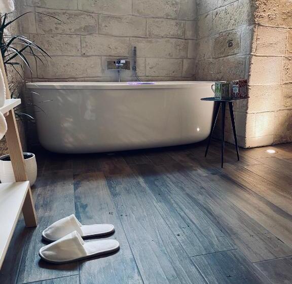 غرفة قياسية مزوَّدة بجاكوزي, Classe 51   B&b Con Jacuzzi