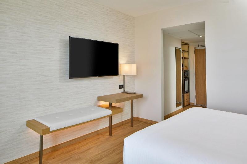 带大床的标准间, Ac Hotel By Marriott Fort Lauderdale Beach