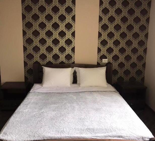 标准单人间, Gray